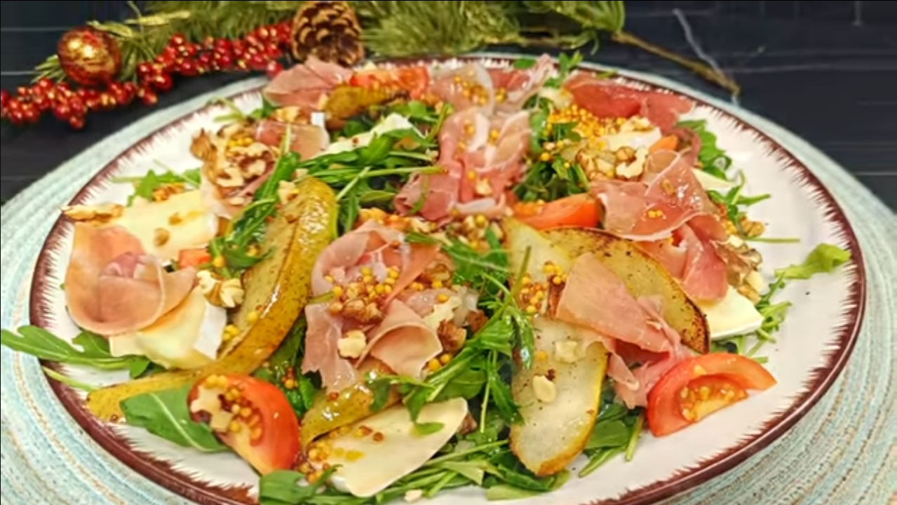 Салат з грушею та горіхами